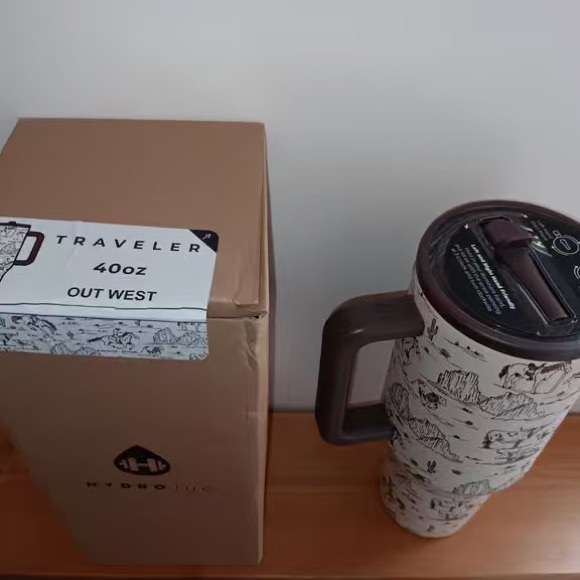 HydroJug Black and White Illustrated Water Bottle - Picture 3 of 4